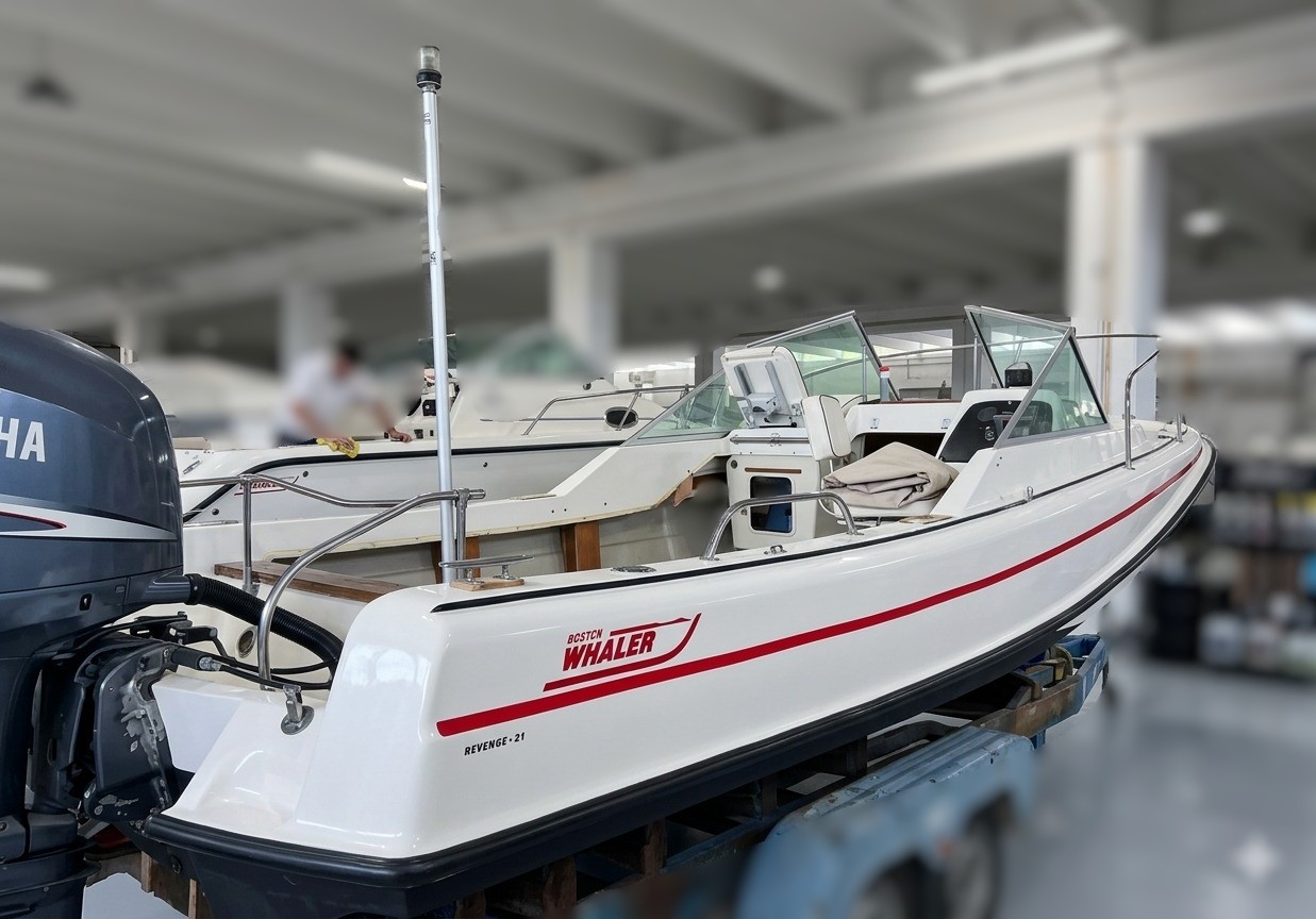 BOSTON WHALER REVENGE 21 + 150 hp Yamaha (2004)<br><a href=dettaglio.aspx?Id=400 >VAI ALLA SCHEDA</a>